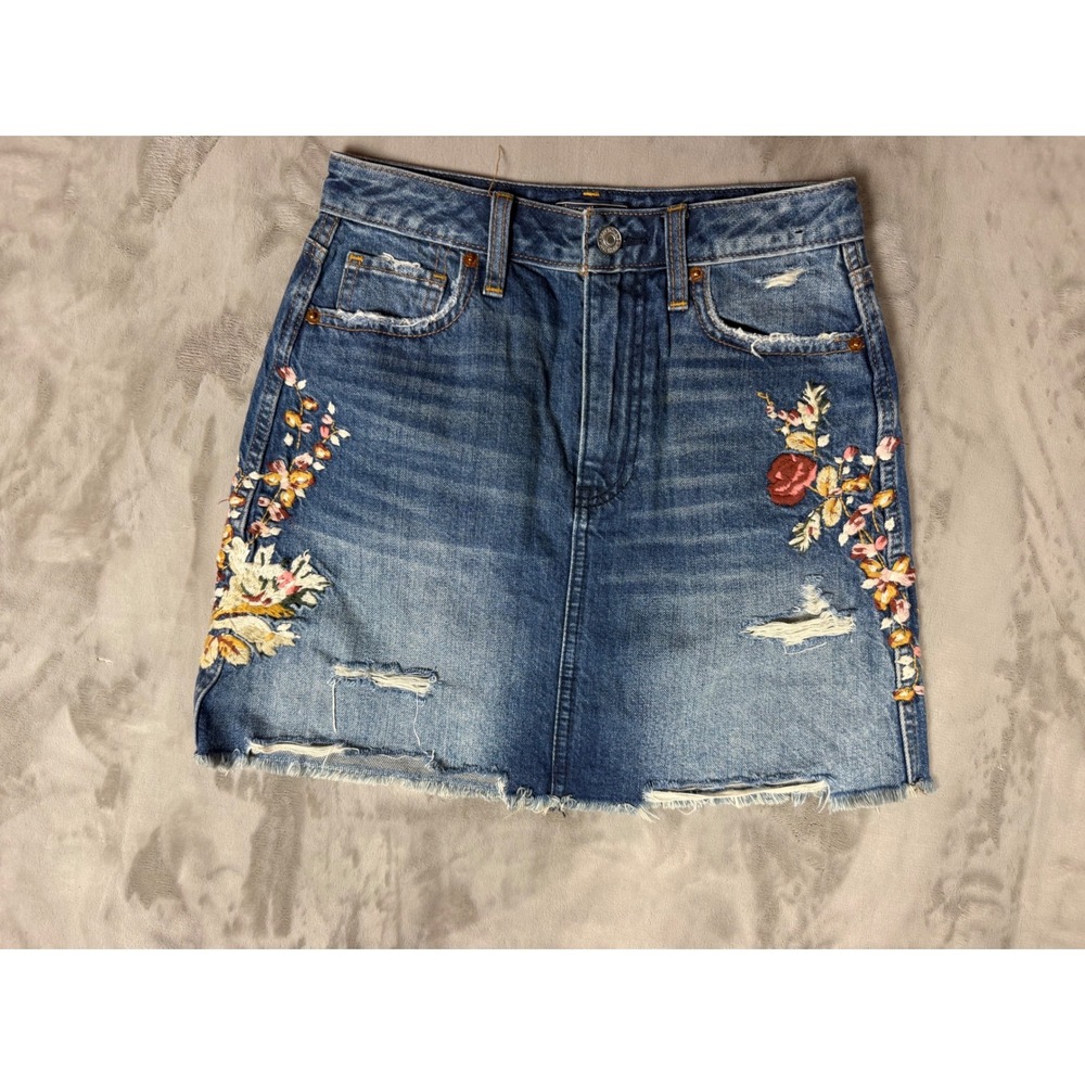 Abercrombie & Fitch Floral Embroidered Distressed Denim Mini Skirt Size 25
